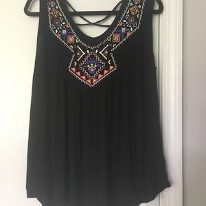 🎉 (5/$20) Flowy tribal print tank top, cross back